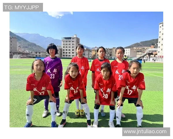 大连人迎战穆尔西亚期待精彩对决展现足球魅力与团队精神 大连人迎战穆尔西亚期待精彩对决展现足球魅力与团队精神