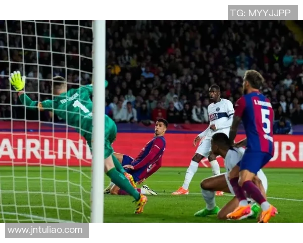 欧冠决赛巴塞罗那对决强敌展现足球巅峰对抗的精彩瞬间