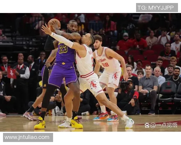 火箭队与湖人队即将对决谁能在这场焦点战中胜出 火箭队与湖人队即将对决谁能在这场焦点战中胜出