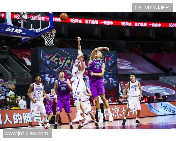 辽宁队与深圳队激战正酣17cba赛季精彩对决引发球迷热议